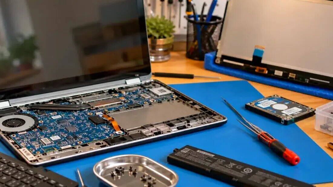 Wolno działający laptop przygotowany do diagnostyki i modernizacji